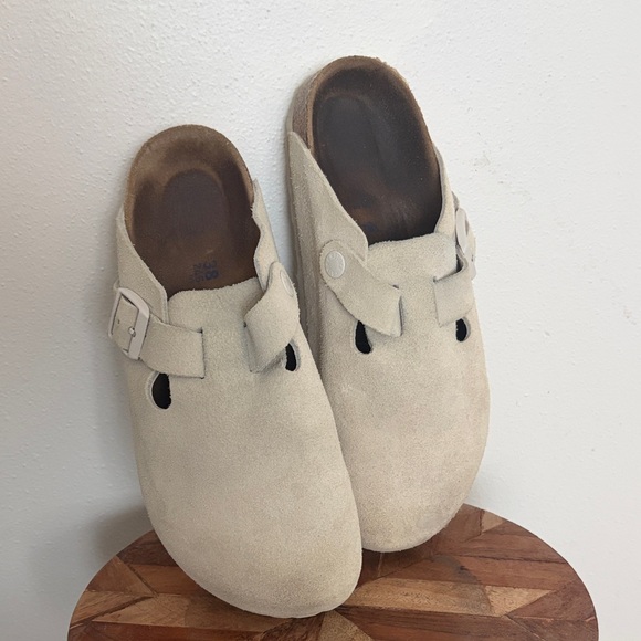 Boston Soft Footbed Suede Leather Clogs in Antique White - Picture 3 of 4